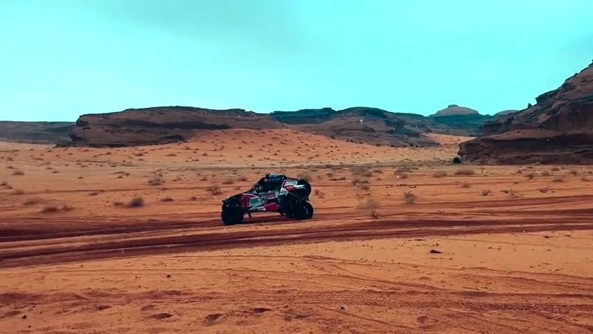 Dakarský videoblog: Měnili jste někdy autobaterii v poušti?